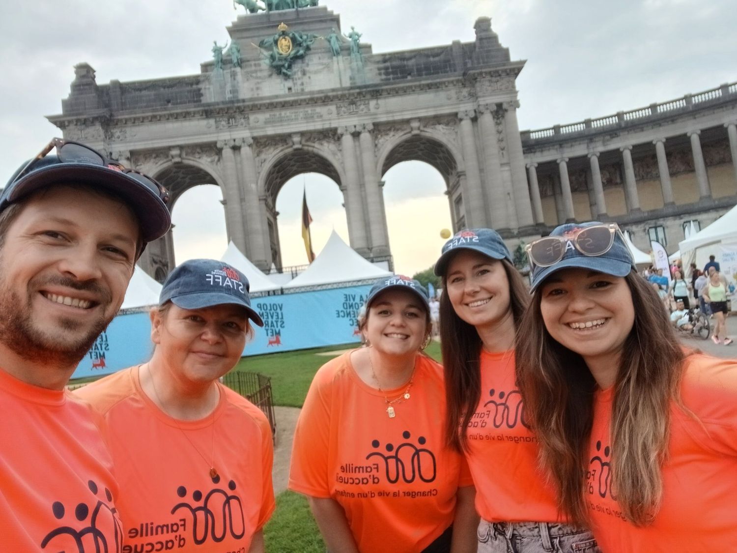 Les enfants d'accueil à Disneyland