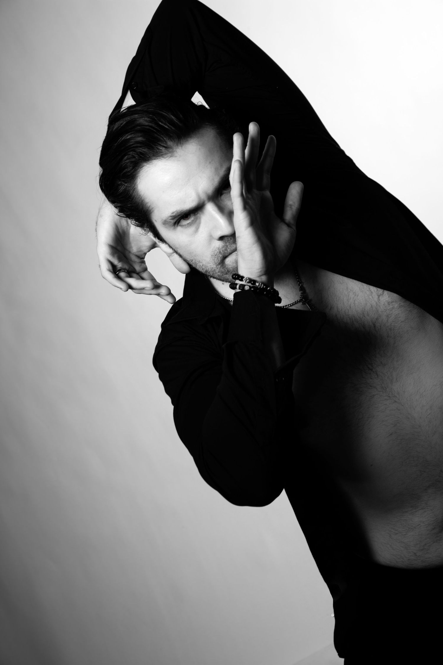 Fotografía de autor conceptual y retrato artístico con iluminación profesional  en estudio. Ediciones limitadas por Diana Macías