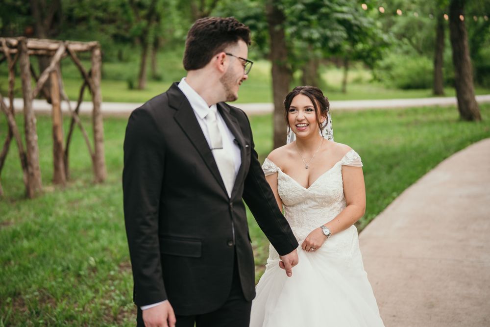Rustic Creek Claremore
Wedding photographer
Wedding videographer
photo and video
Oklahoma photographer and videographer
Oklahoma weddings