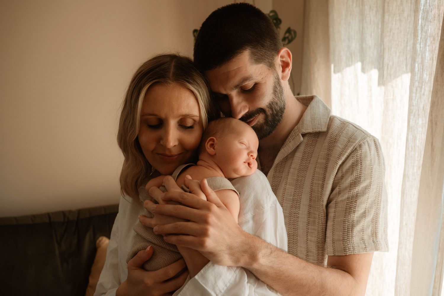 newborn photographer, Manchester, Manchester wedding photographer, in home newborn session Manchester, family, motherhood,romantic,editorial