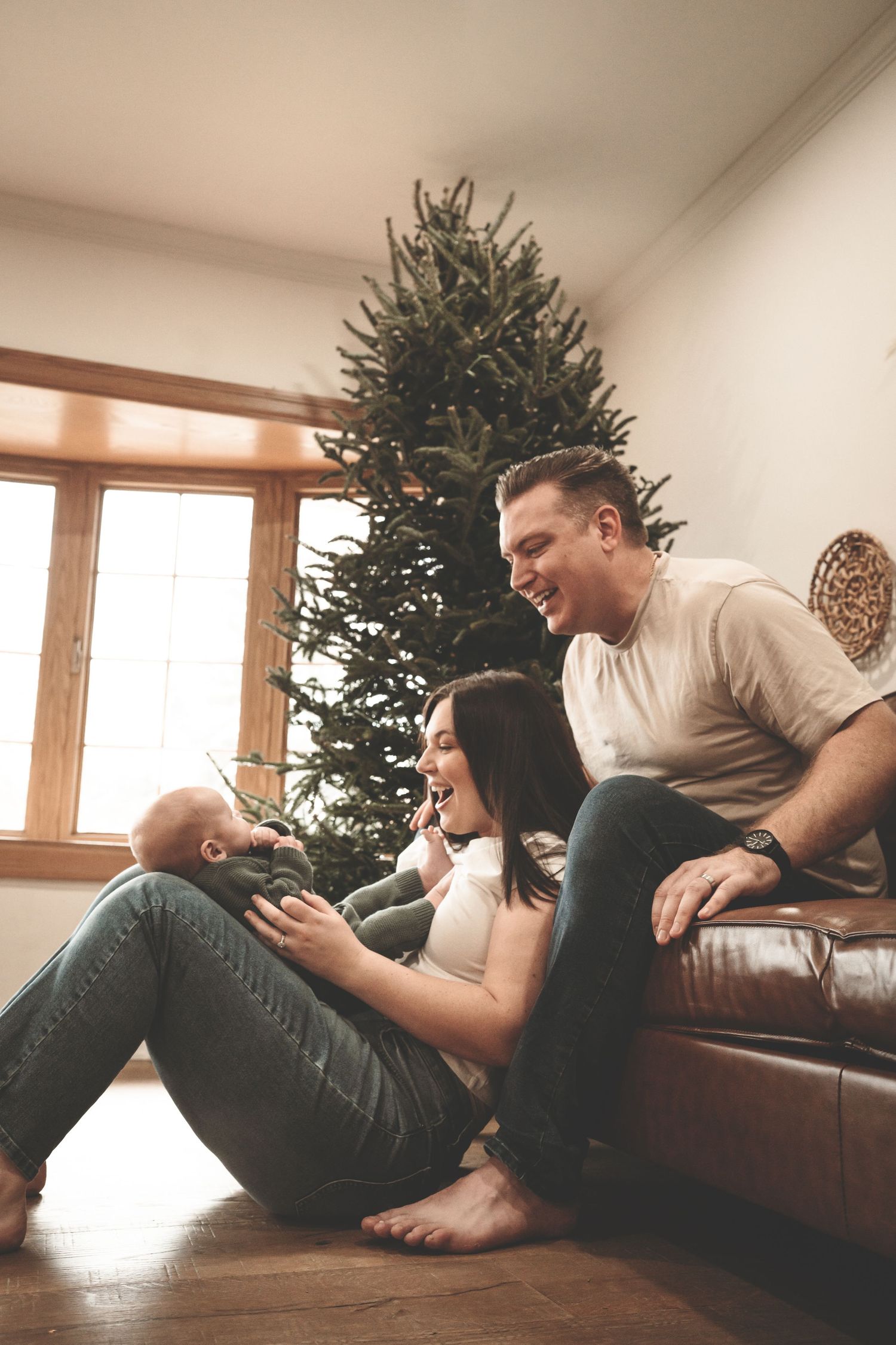 modern minimalist Christmas photo session with children in neutral outfits in Chicago suburbs