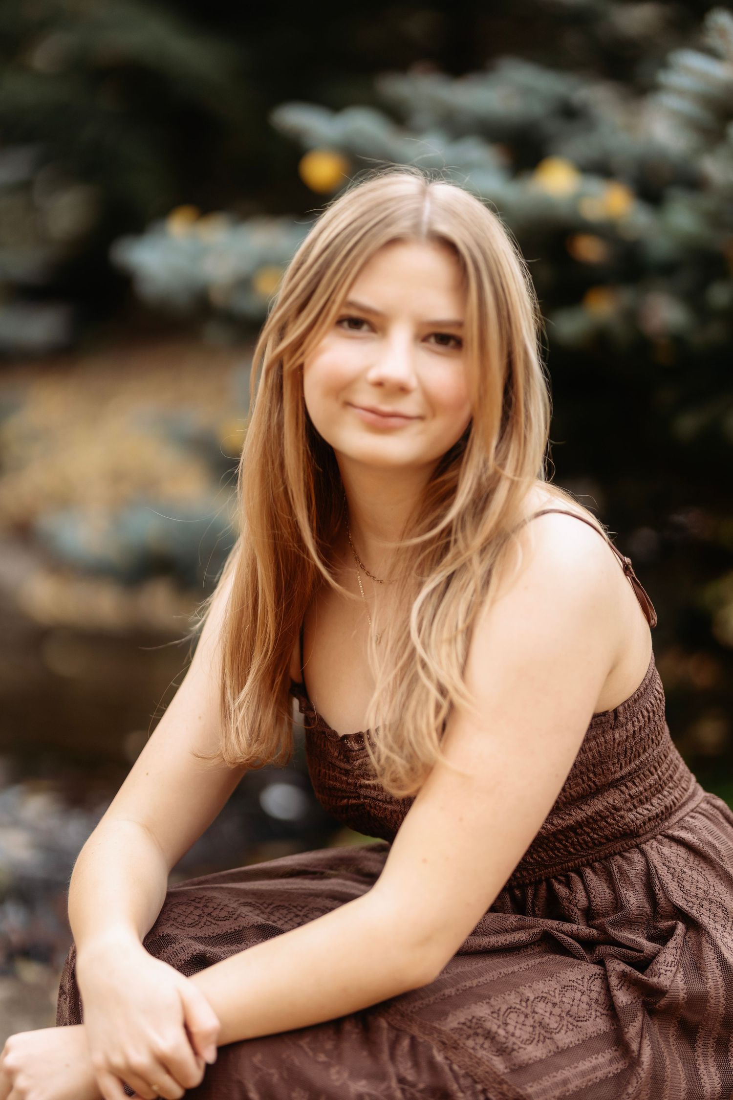 Dramatic mountain backdrop during Aspen senior photography session