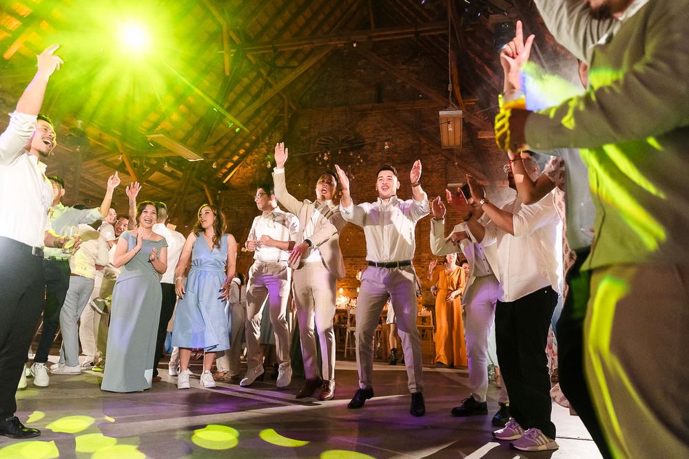 Hochzeitsparty in der historischen Kornscheune Orr in Pulheim bei Köln mit Hochzeits-Dj Markus Engels.