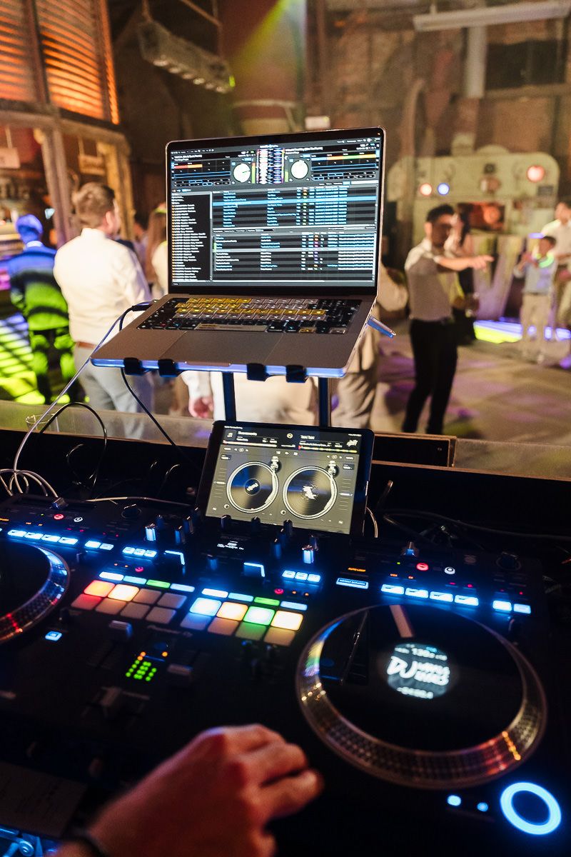 Hochzeitsparty in der historischen Kornscheune Orr in Pulheim bei Köln mit Hochzeits-Dj Markus Engels.