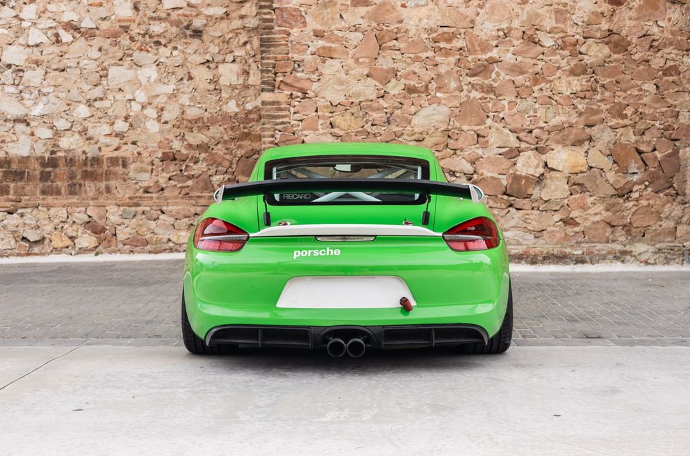 Fotografía de Porsche en Barcelona. Imágenes que destacan historia, diseño y valor de vehículos únicos.