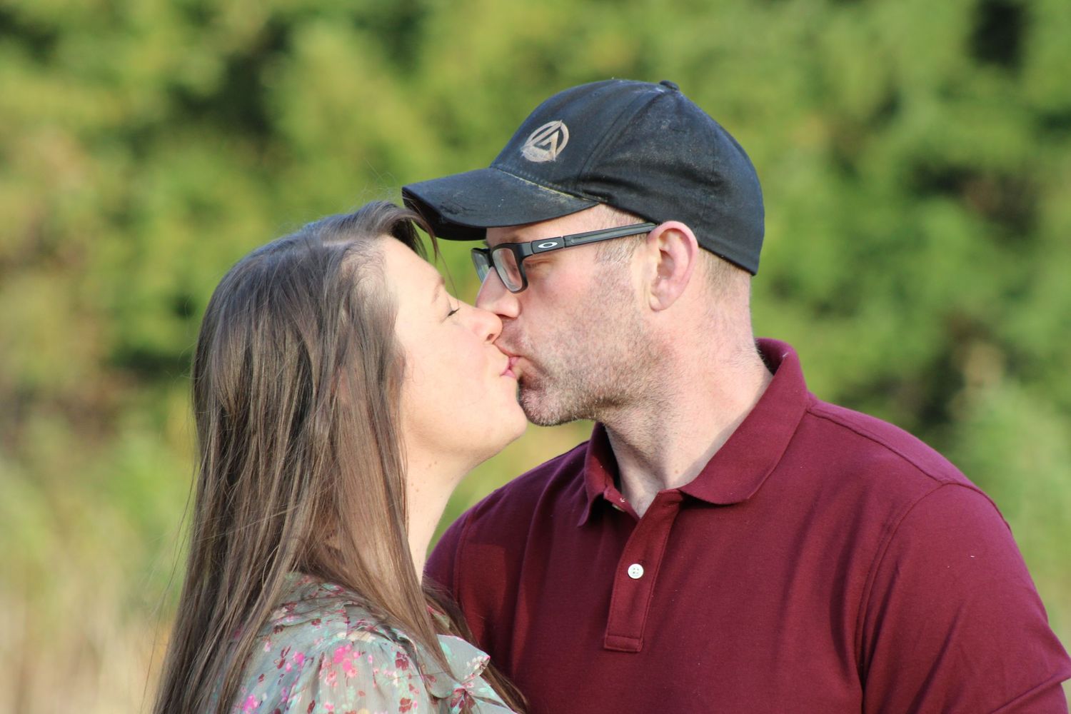 Couple kissing during a romantic outdoor photo session in natural light