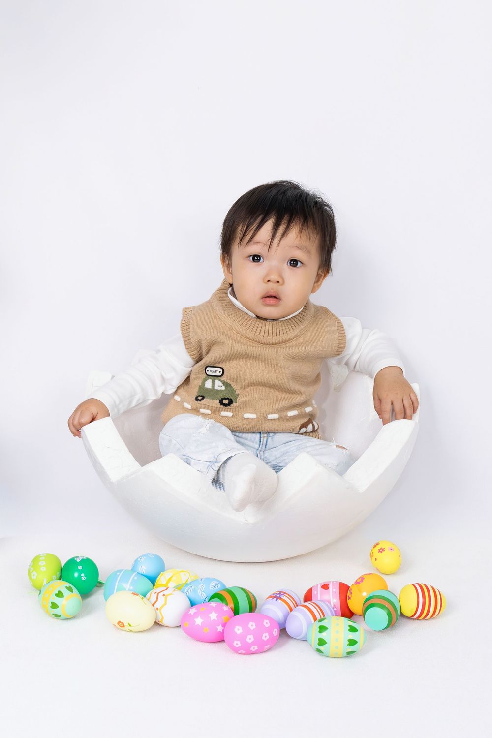 Make Easter memories you’ll actually cherish—affordable mini sessions, quick and easy, with creative sets and fun for little ones.