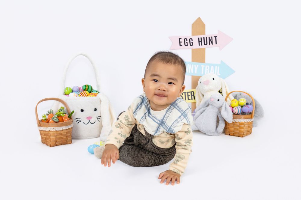 Capturing the laughs, the wiggles, the “just because” moments—Easter mini sessions that are quick, stress-free, and photo-worthy.