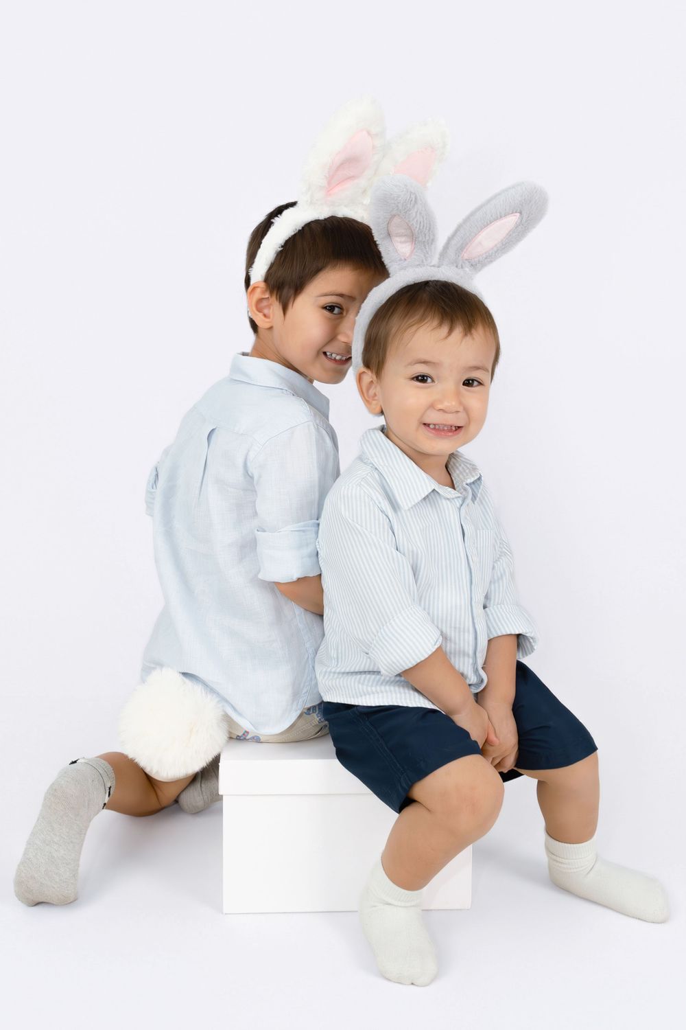 Mini photos, big feelings. Easter-themed sessions with fun props, creative sets, and affordable, stress-free timing for everyone.