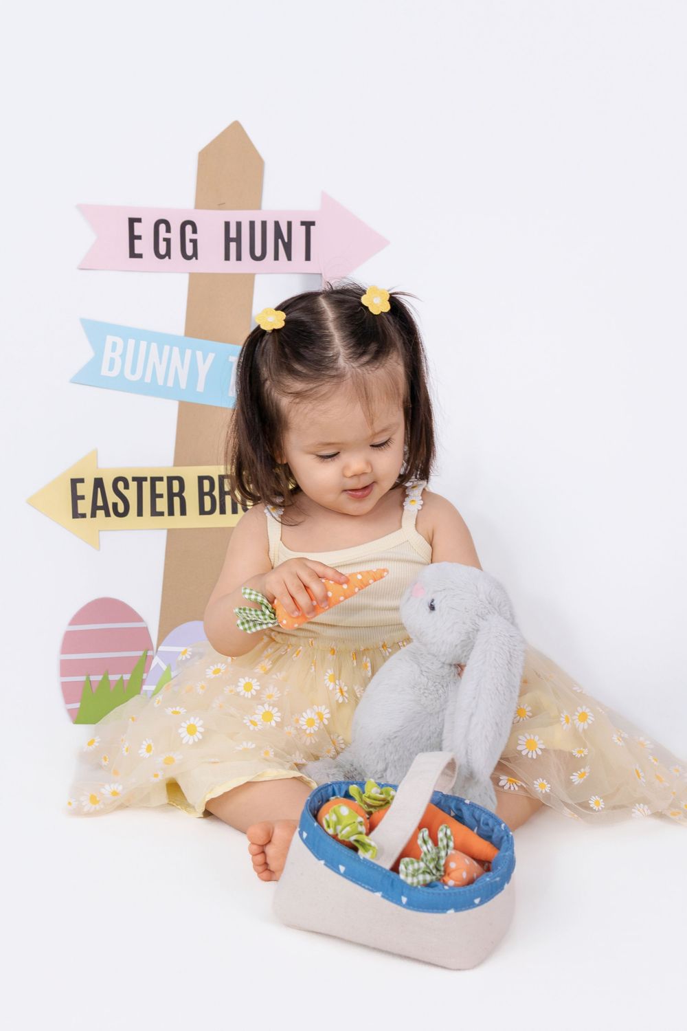 Capture those tiny moments before they’re gone. Affordable, quick Easter-themed minis with creativity, laughter, and keepsake photos.