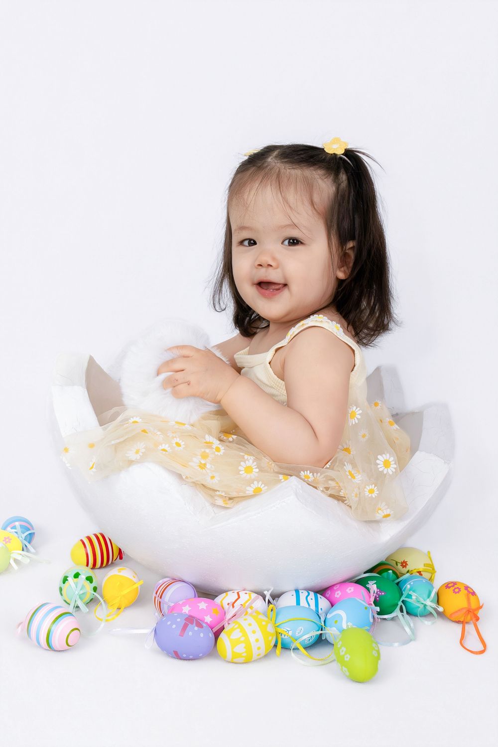 Easter photos made simple: affordable mini sessions, quick and stress-free, with mom included so you never miss the memory.