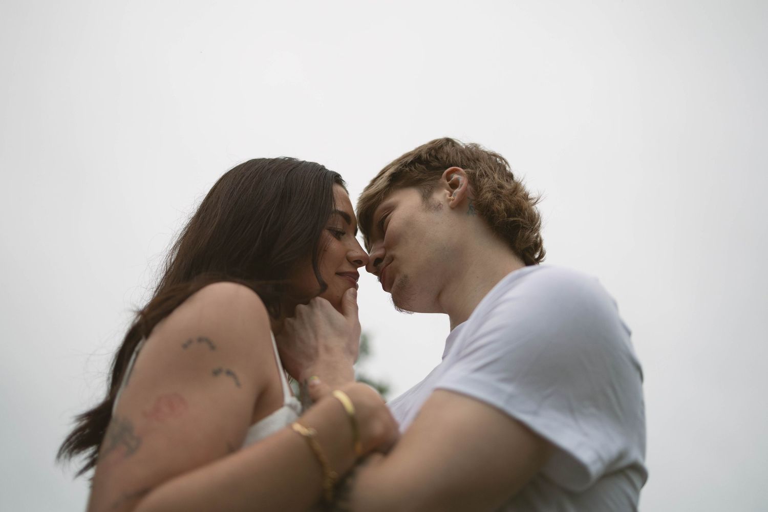 A romantic sequence shows a couple kissing passionately against a white background in multiple frames.