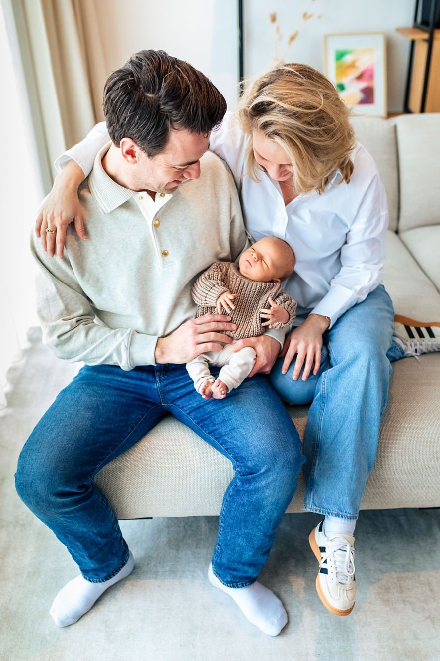 Newbornfotografie in de Zaanstreek met Luzan Veenendaal, lifestyle setting