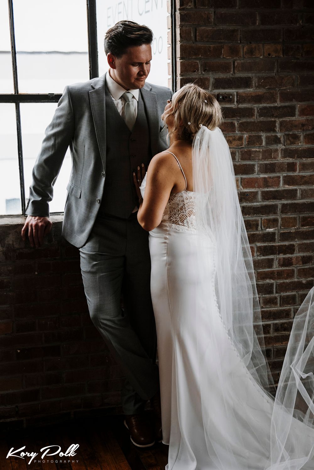wedding of des moines couple at The Loft DSM, des moines wedding photographer, urbandale wedding photographer, Iowa wedding photographer