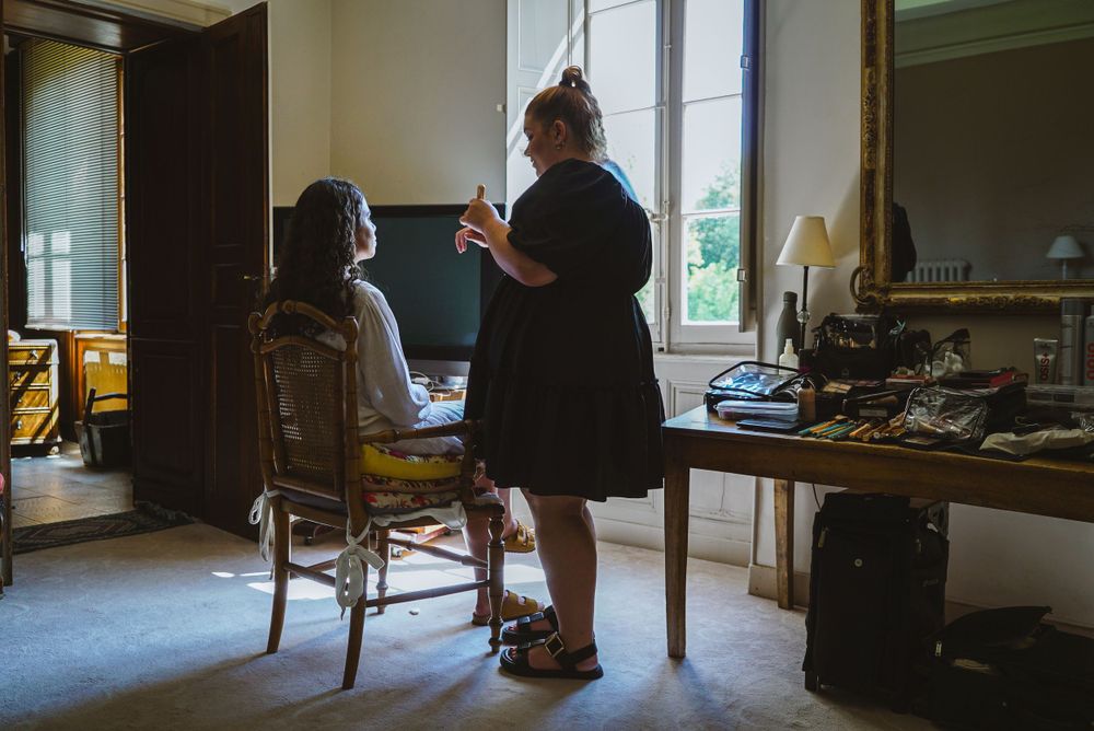 Photo du mariage de Maëlanne et Archibald, préparation de la mariée. Mariage à Saint Remy-de-Provence. Photographe Chloé Cabanes