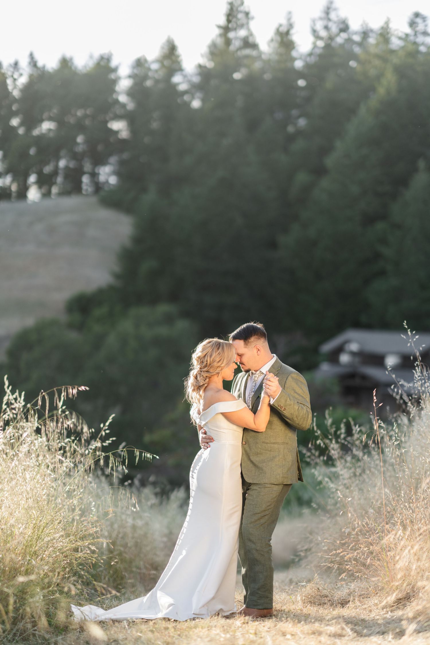 Mara + Connor | © Carly Arnwine Photography | Mendocino County | Leonard Lake Reserve | Northern California Wedding