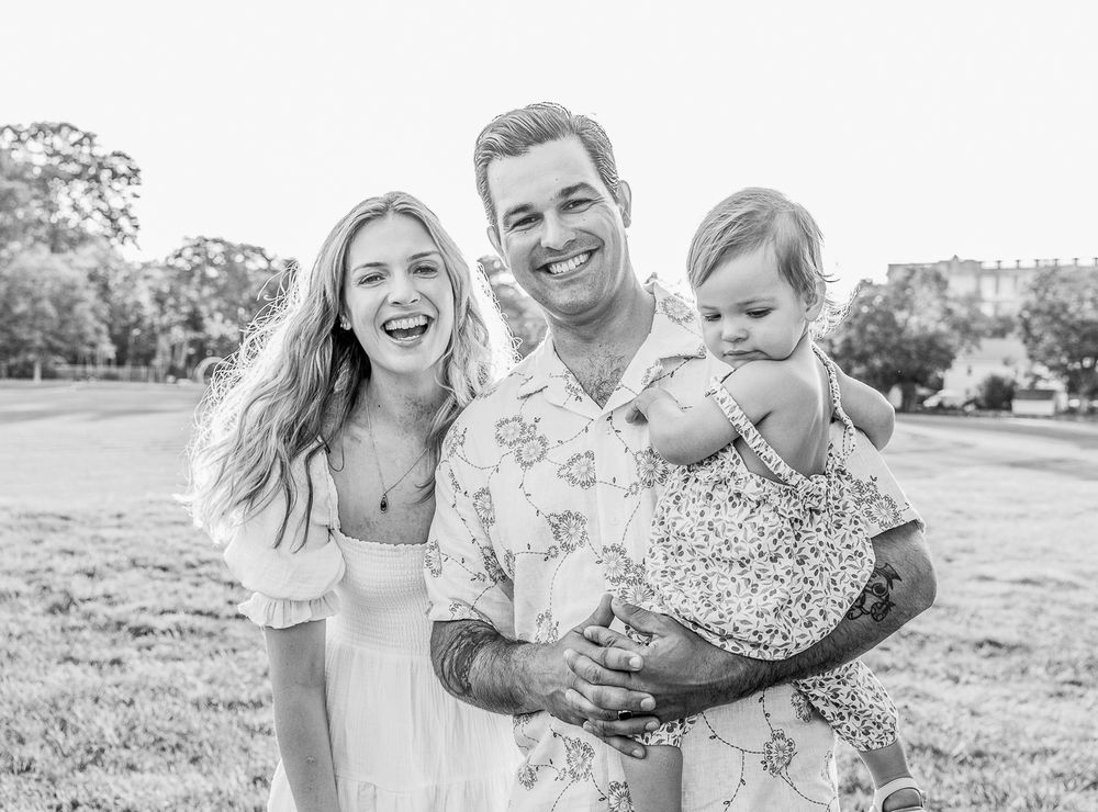 family, family photo session, family photos, family posing ideas, mom dad and baby, baby photos, outdoor session, laughing, smiling, fun