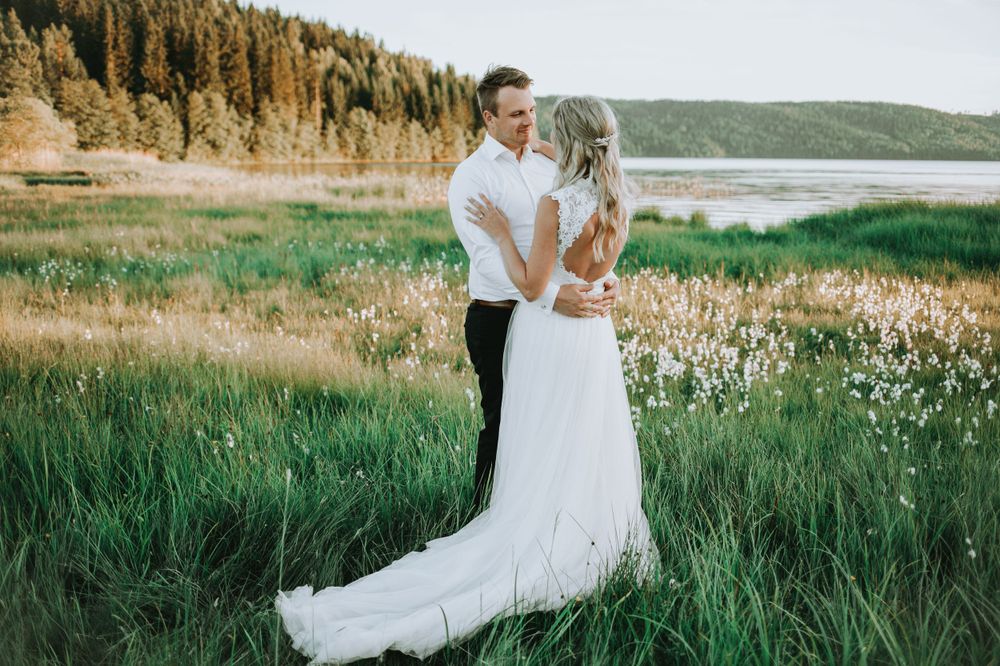 Bröllop Västra Ämterviks. Fotograf Rebecca Nordin.