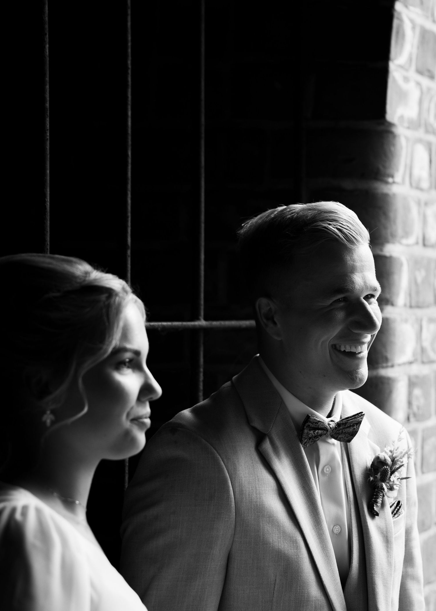 Als Hochzeitsfotograf in Berlin mit zahlreichen Top Bewertungen auf Google begleite ich Hochzeiten mit Erfahrung und Gefühl.