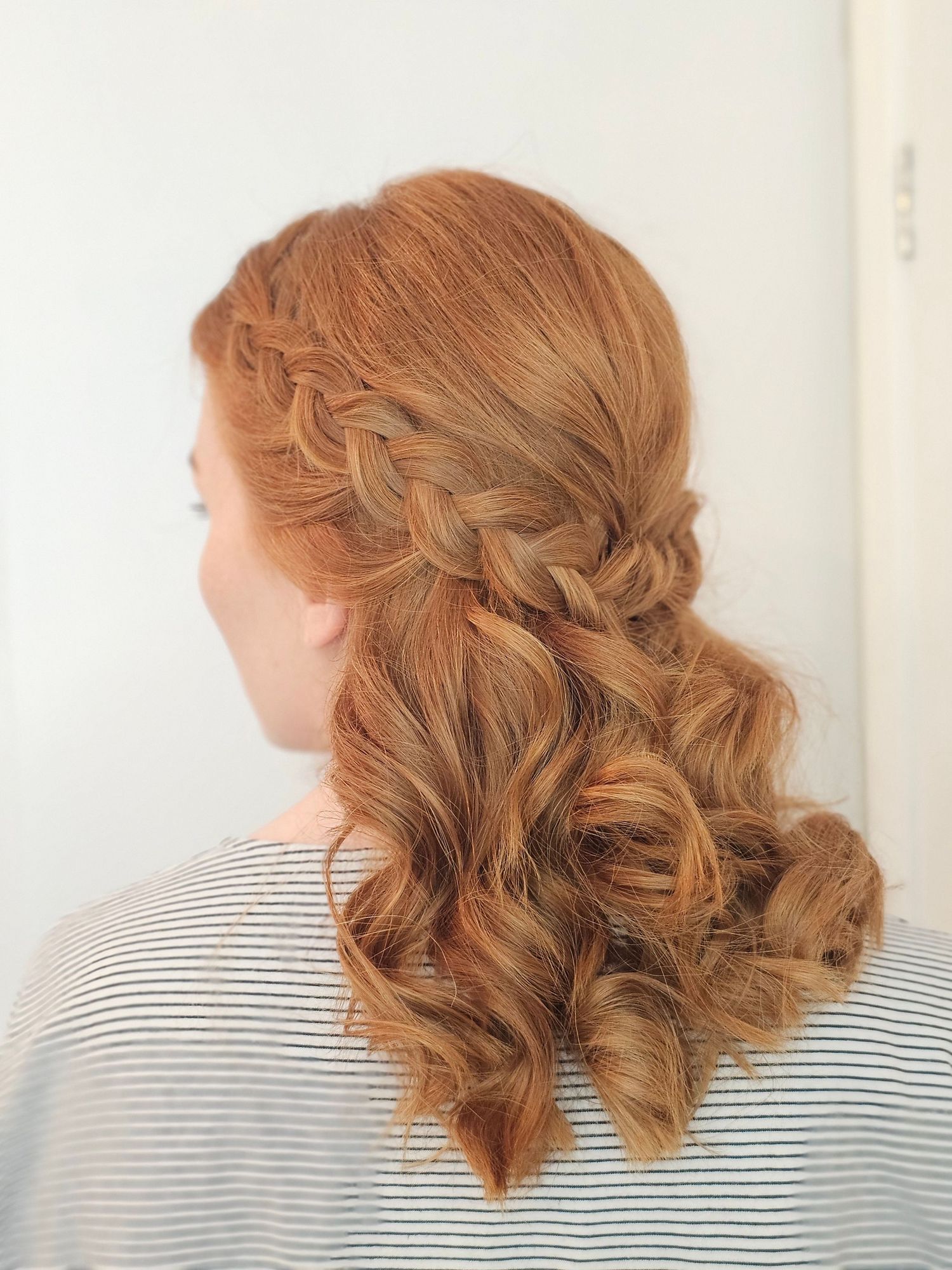 Soft curls with side braids
