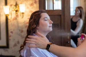 The vanity finishing up bridal look