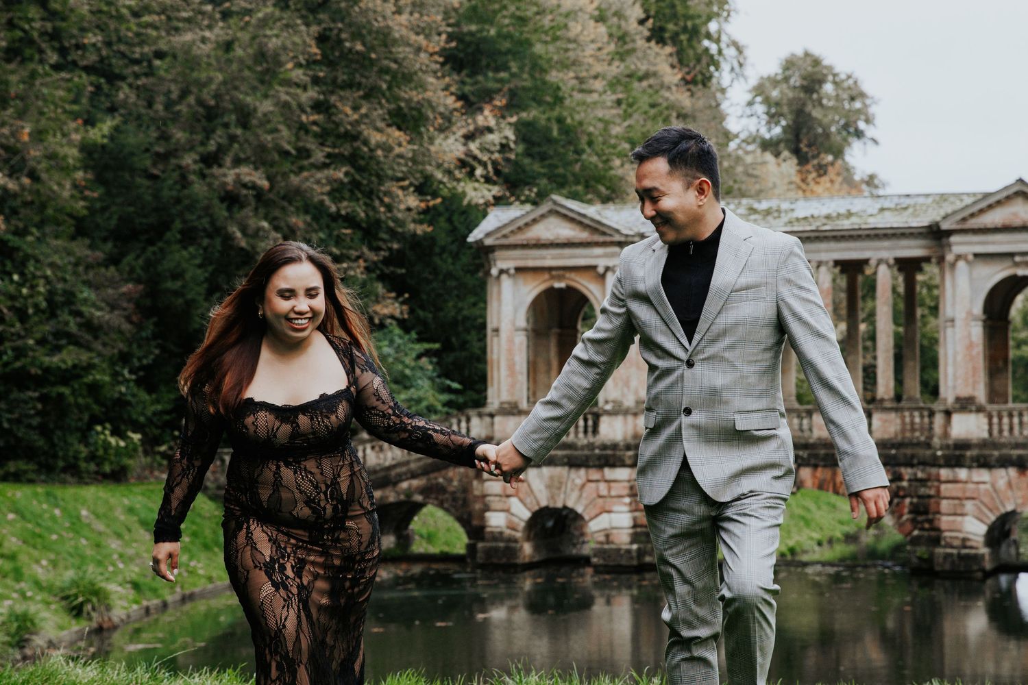 Relaxed couple photography at Prior Park in Bath