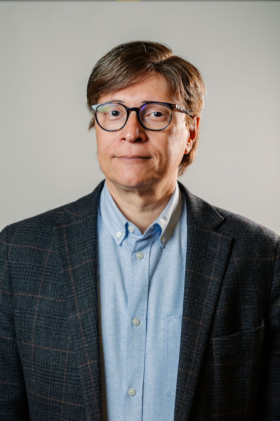 Man in glasses and dark blazer, Miami professional headshot by Mannyportraits, perfect for LinkedIn and big law firms.