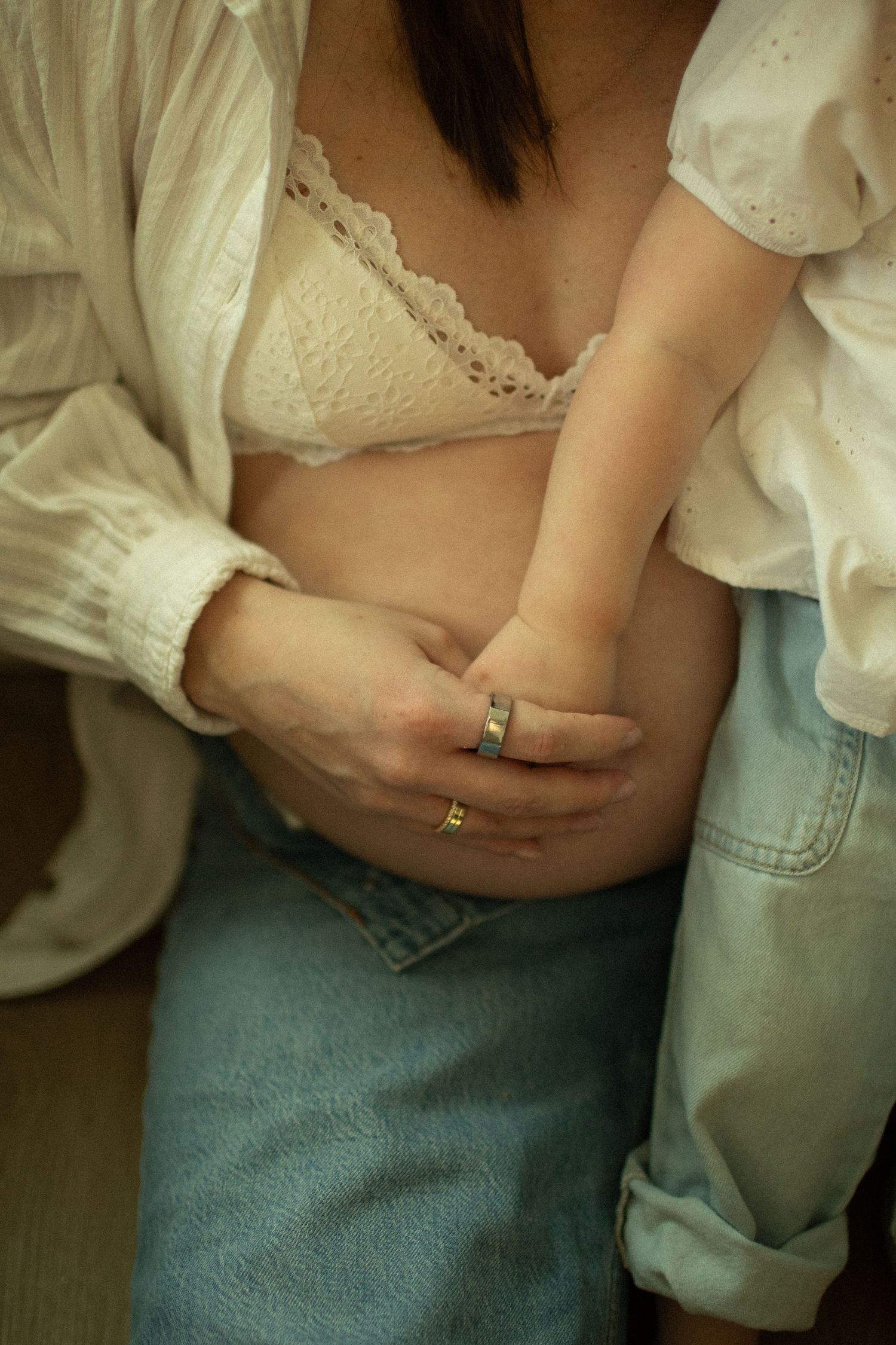 Windy summer maternity session at the beach