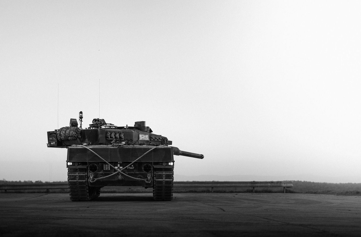 Daniel-Michaud-Photographie-DMPhotography-People-Swissarmy-Soldier-Panzer-tank