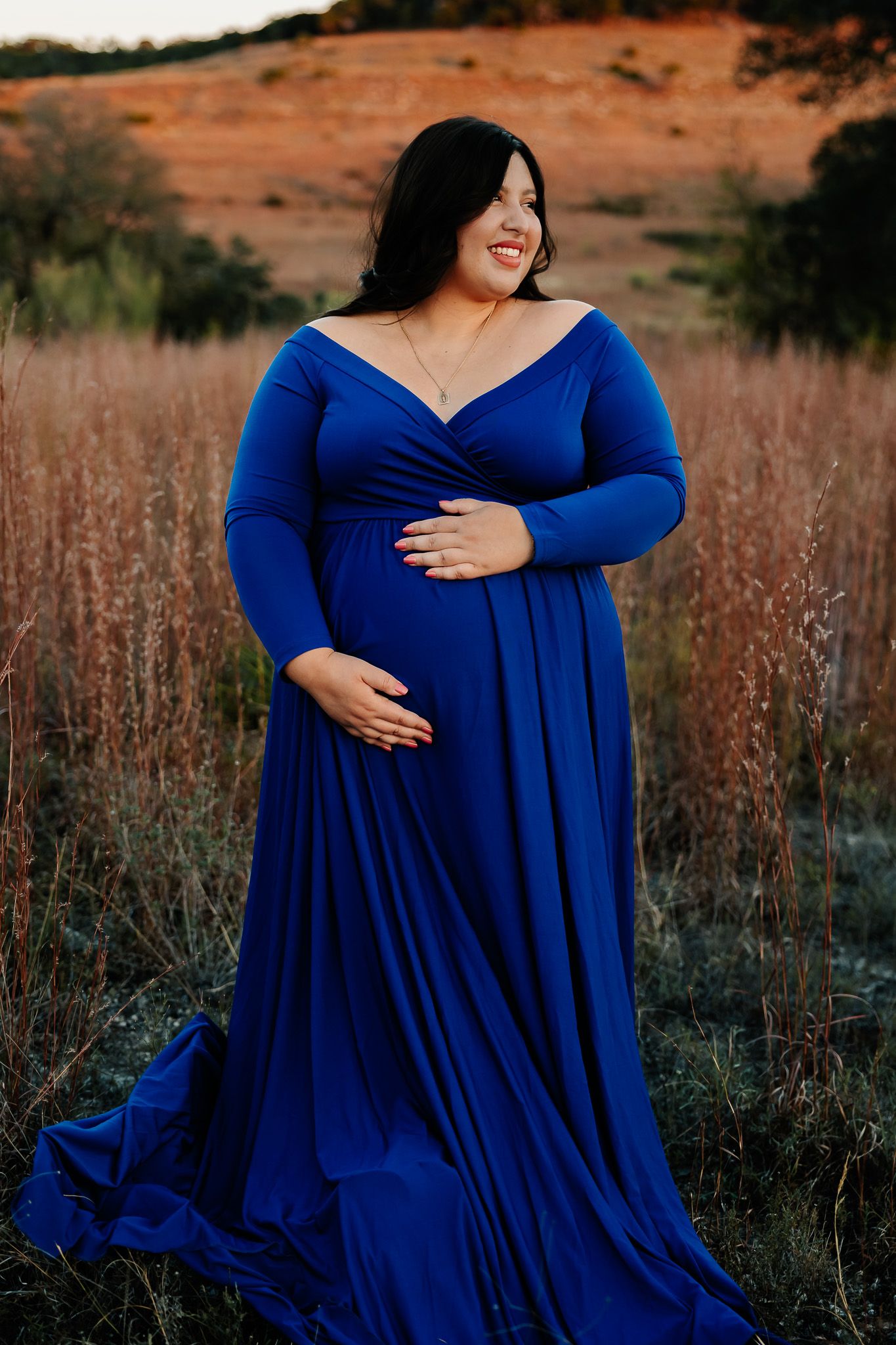 Austin maternity photographer captures outdoor maternity session in scenic Austin Hill Country