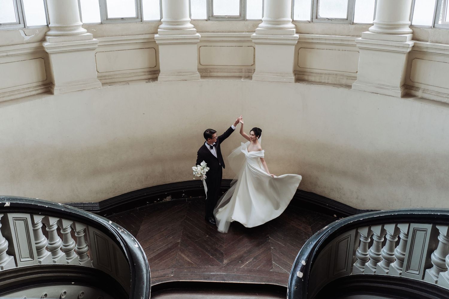alt="Couple prewedding photoshoot at Ho Chi Minh City Museum"