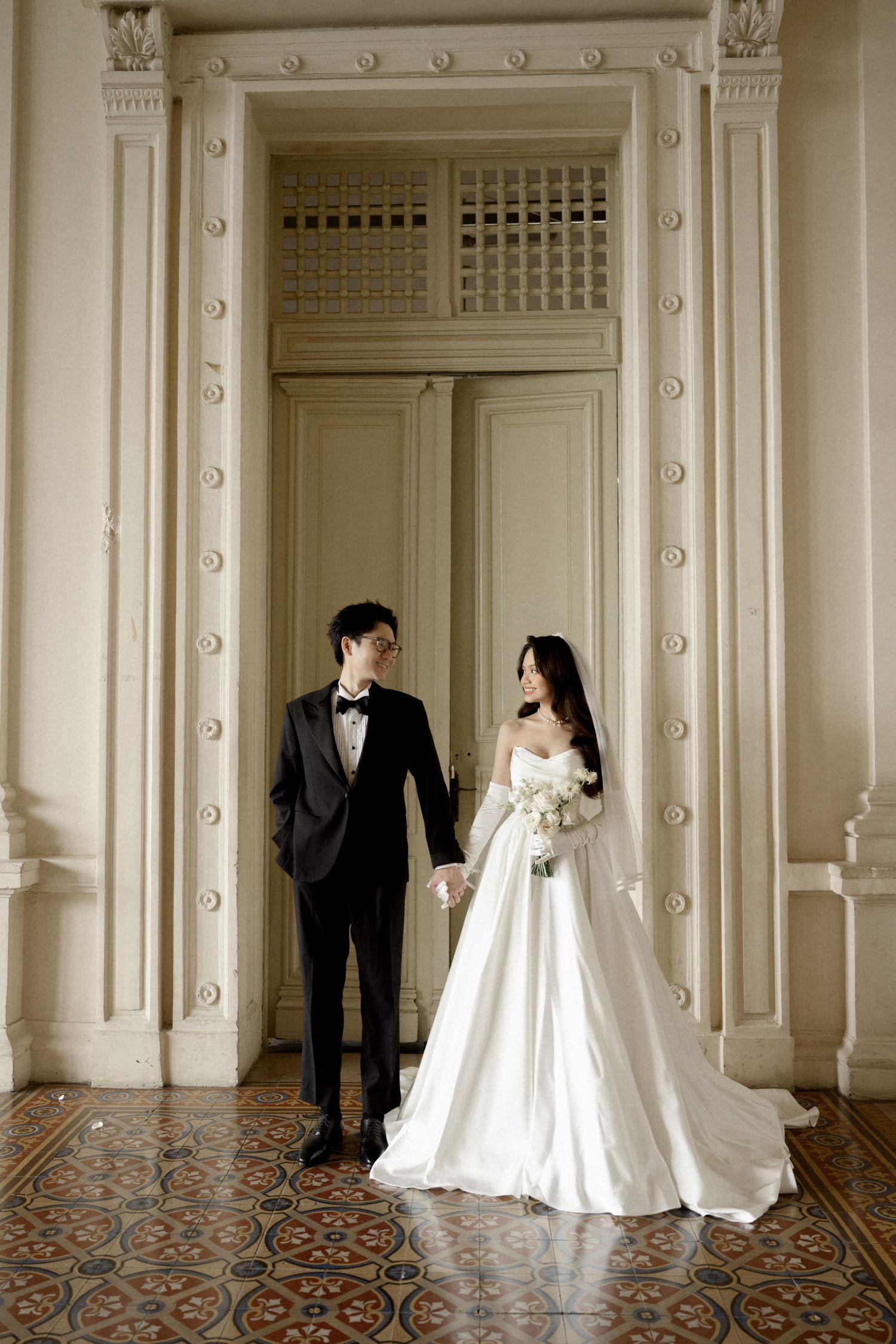 alt="Couple prewedding photoshoot at Ho Chi Minh City Museum