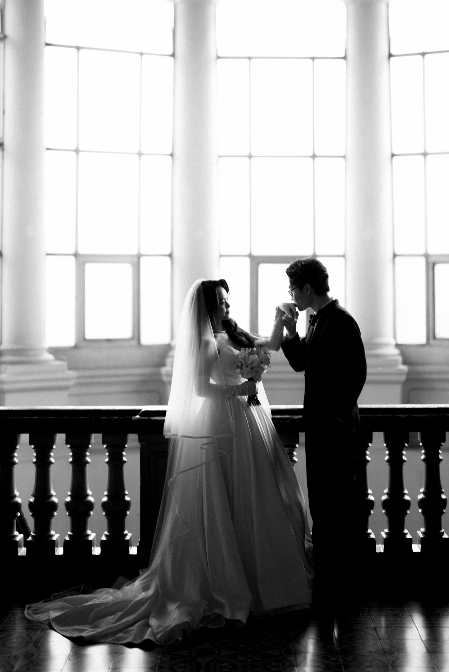 alt="Couple prewedding photoshoot at Ho Chi Minh City Museum"