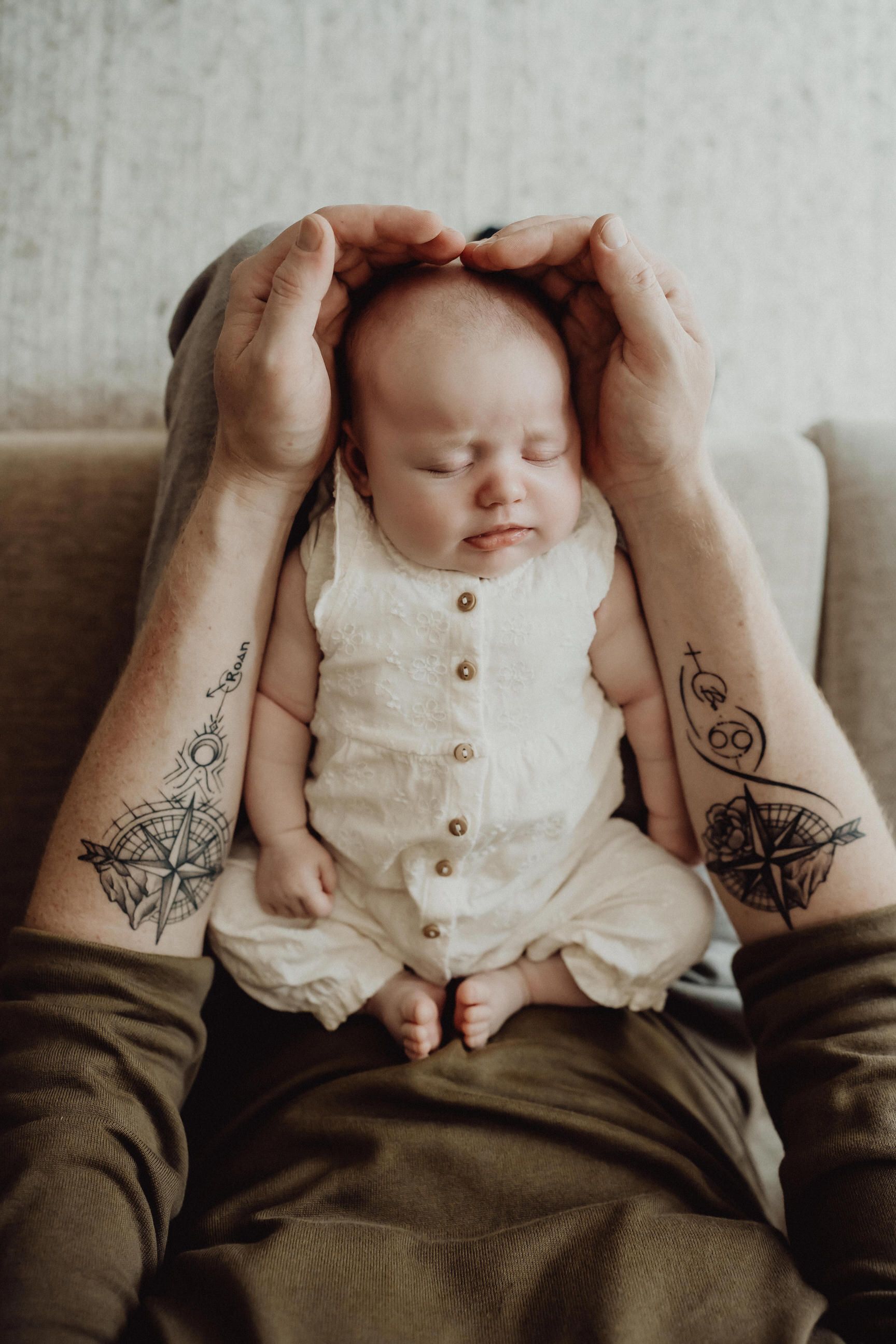 Newbornshoot of newborn fotosessie in omgeving Helmond, Deurne, Eindhoven en Venlo.
