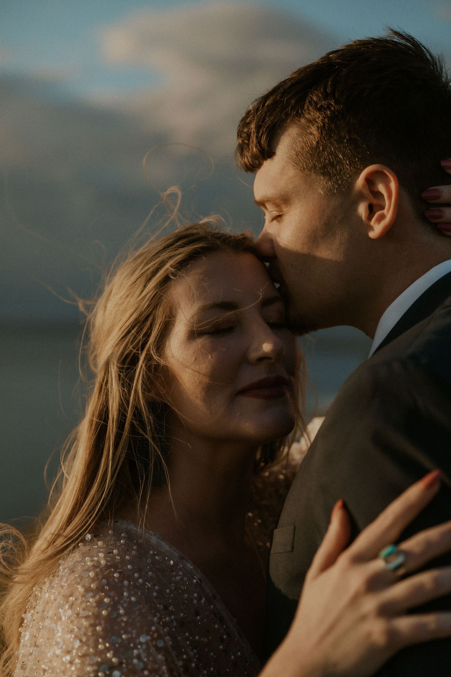 Couple eloping in Hawaii, Wedding pictures