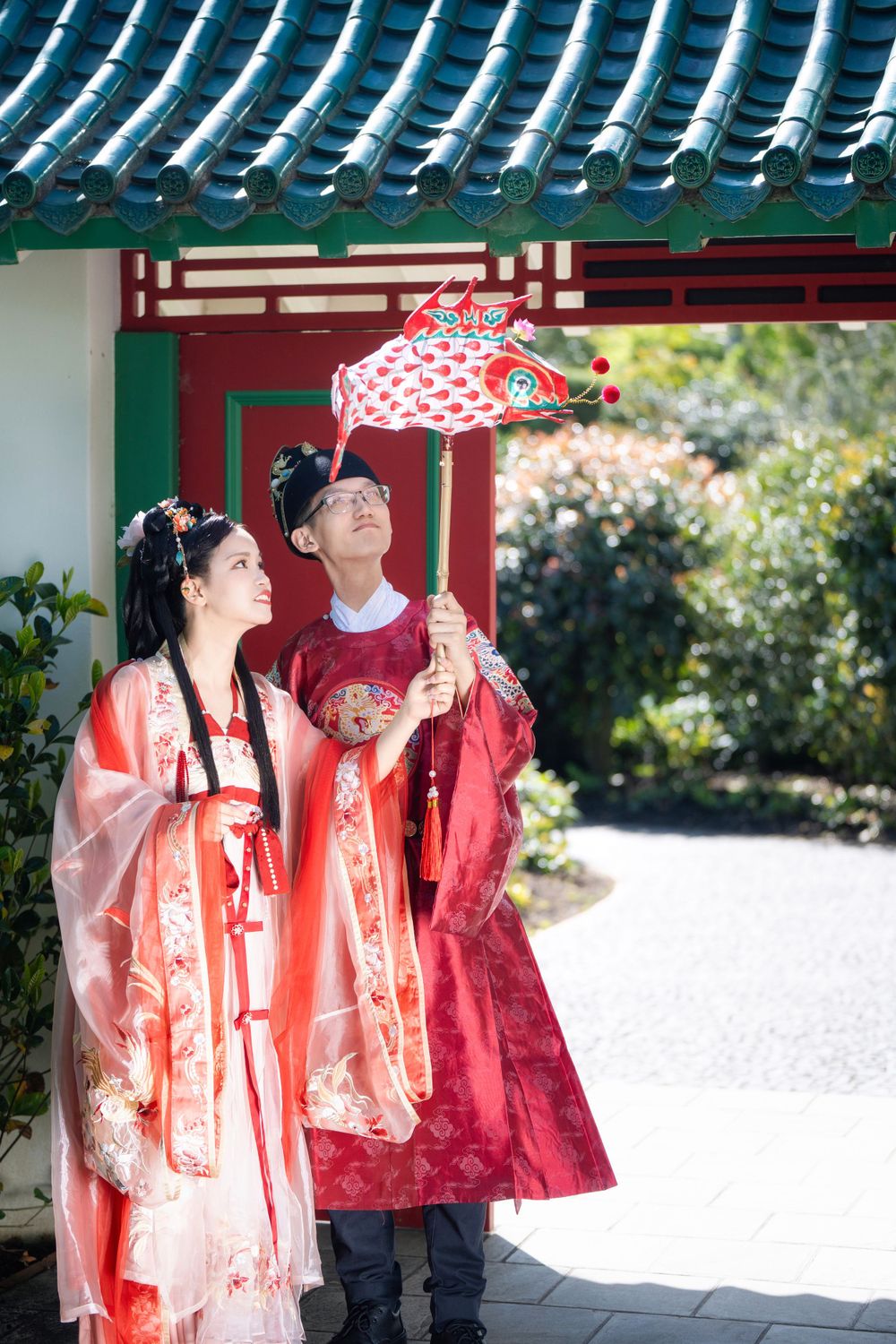 Candid and natural Chinese Hanfu wedding portrait of a happy couple at Hamilton Gardens, by Imagine Image Studio.
