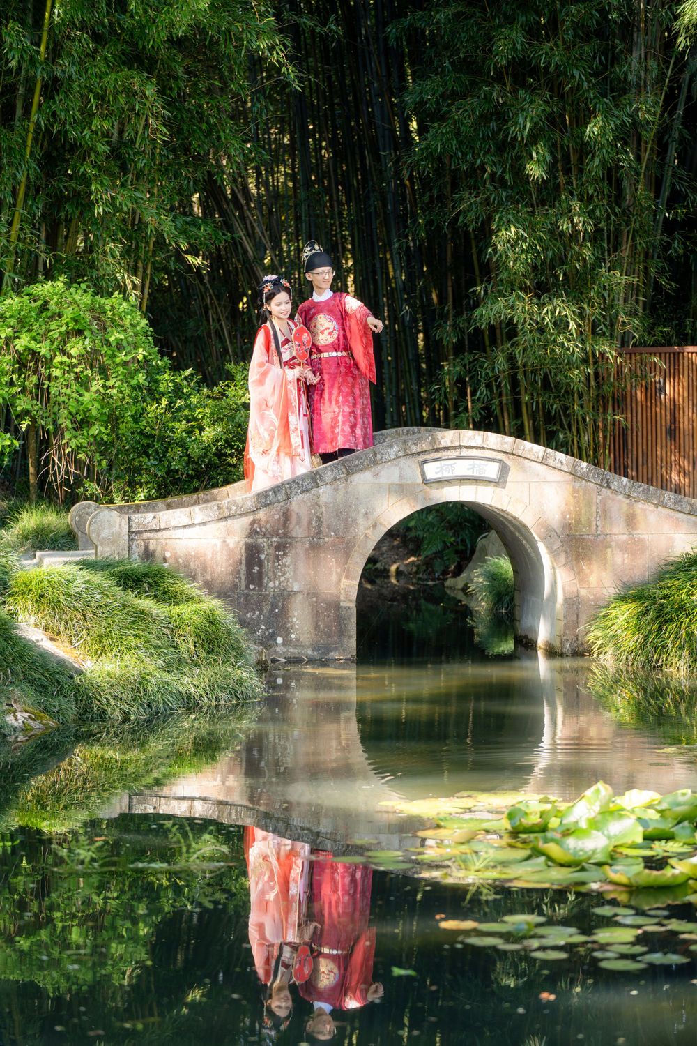 Candid and natural Chinese Hanfu wedding portrait of a happy couple at Hamilton Gardens, by Imagine Image Studio.
