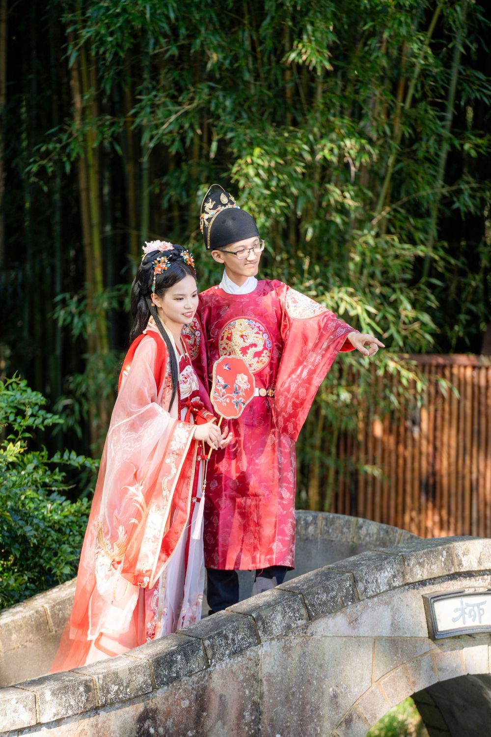 Candid and natural Chinese Hanfu wedding portrait of a happy couple at Hamilton Gardens, by Imagine Image Studio.
