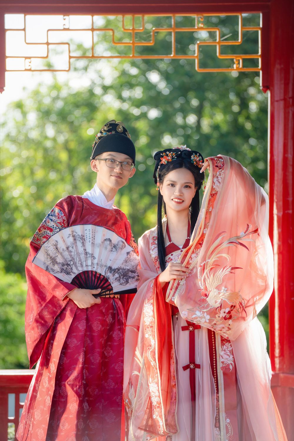 Candid and natural Chinese Hanfu wedding portrait of a happy couple at Hamilton Gardens, by Imagine Image Studio.