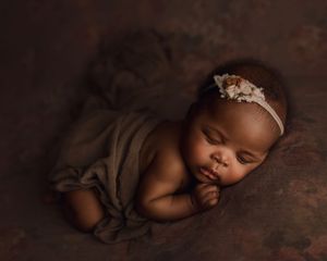 newborn baby laying on tummy Portland Oregon studio photoshoot