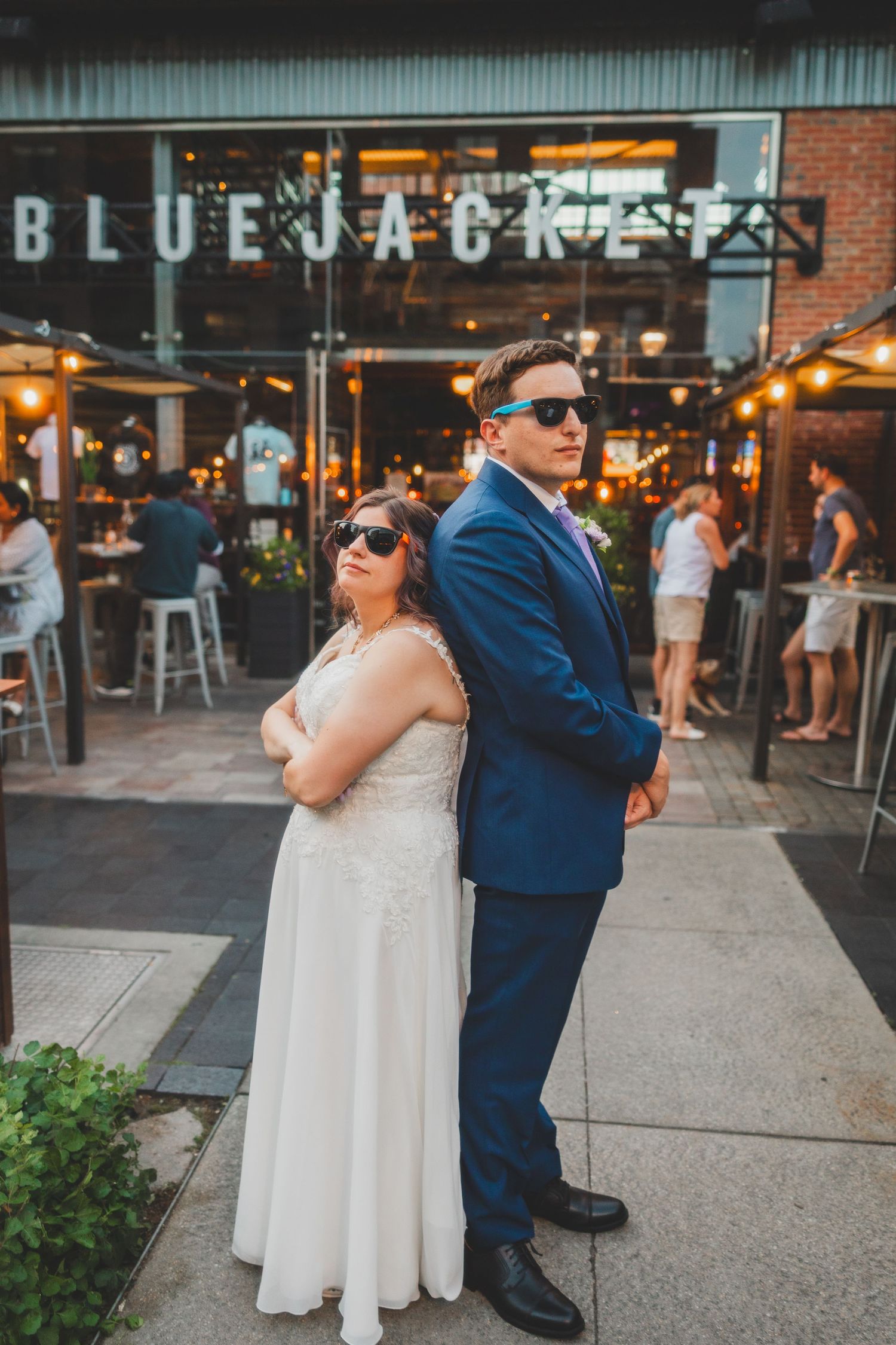 cool poses for wedding portraits