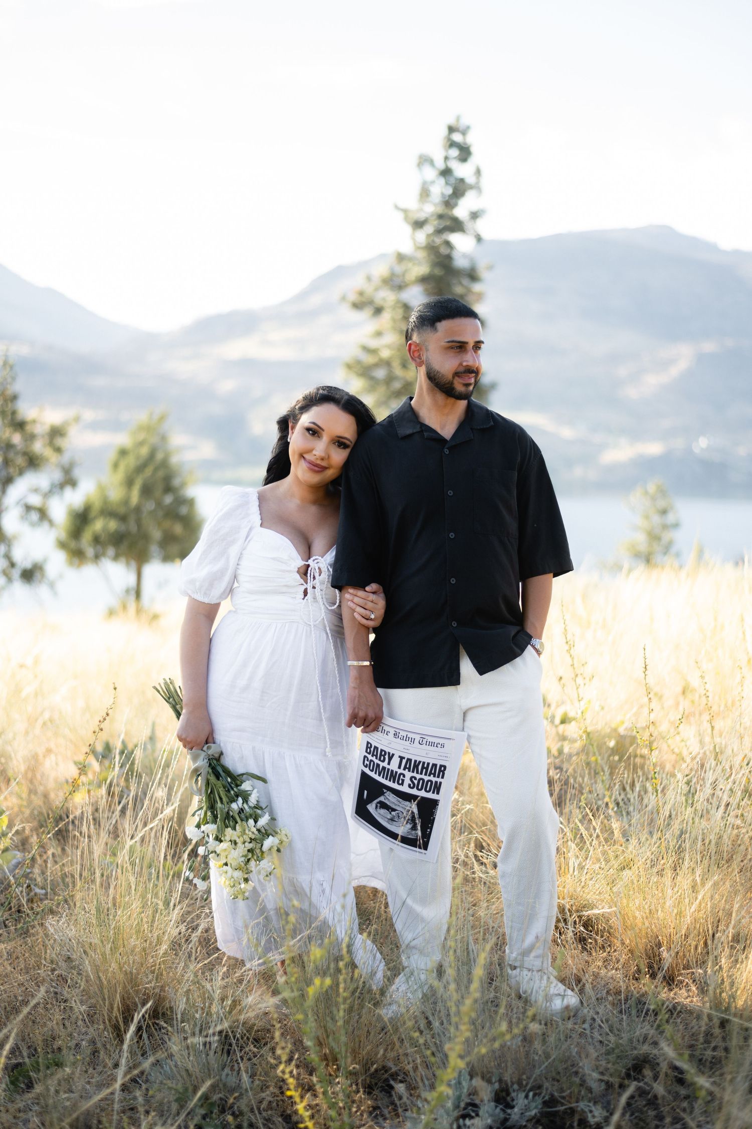 husband and wife announcing that they are pregnant
