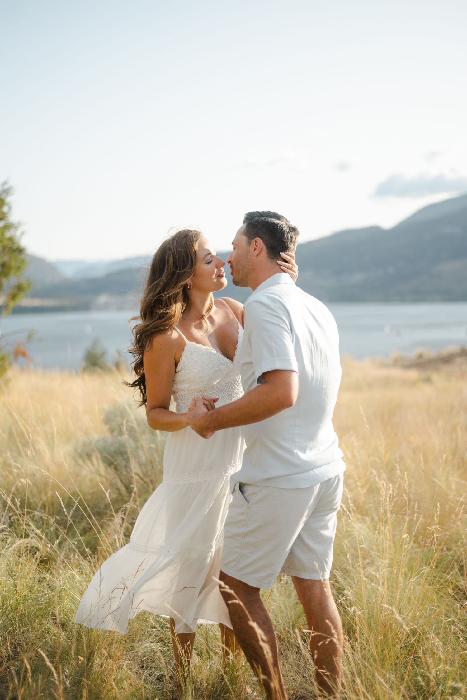 couple overlooking Okanagan lake