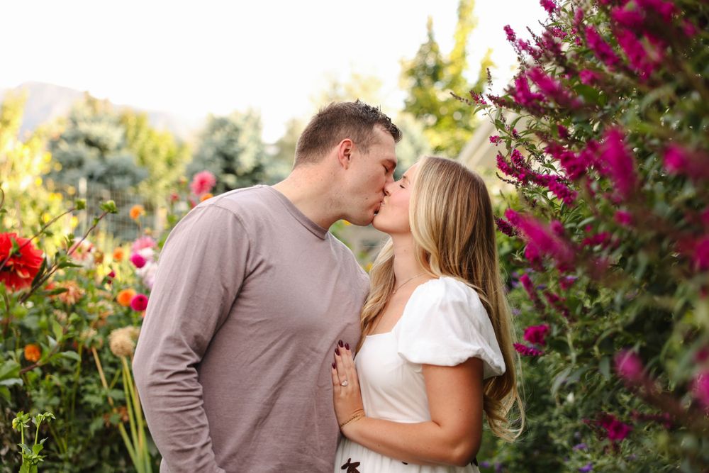 utah wedding engagement photos, flowers
