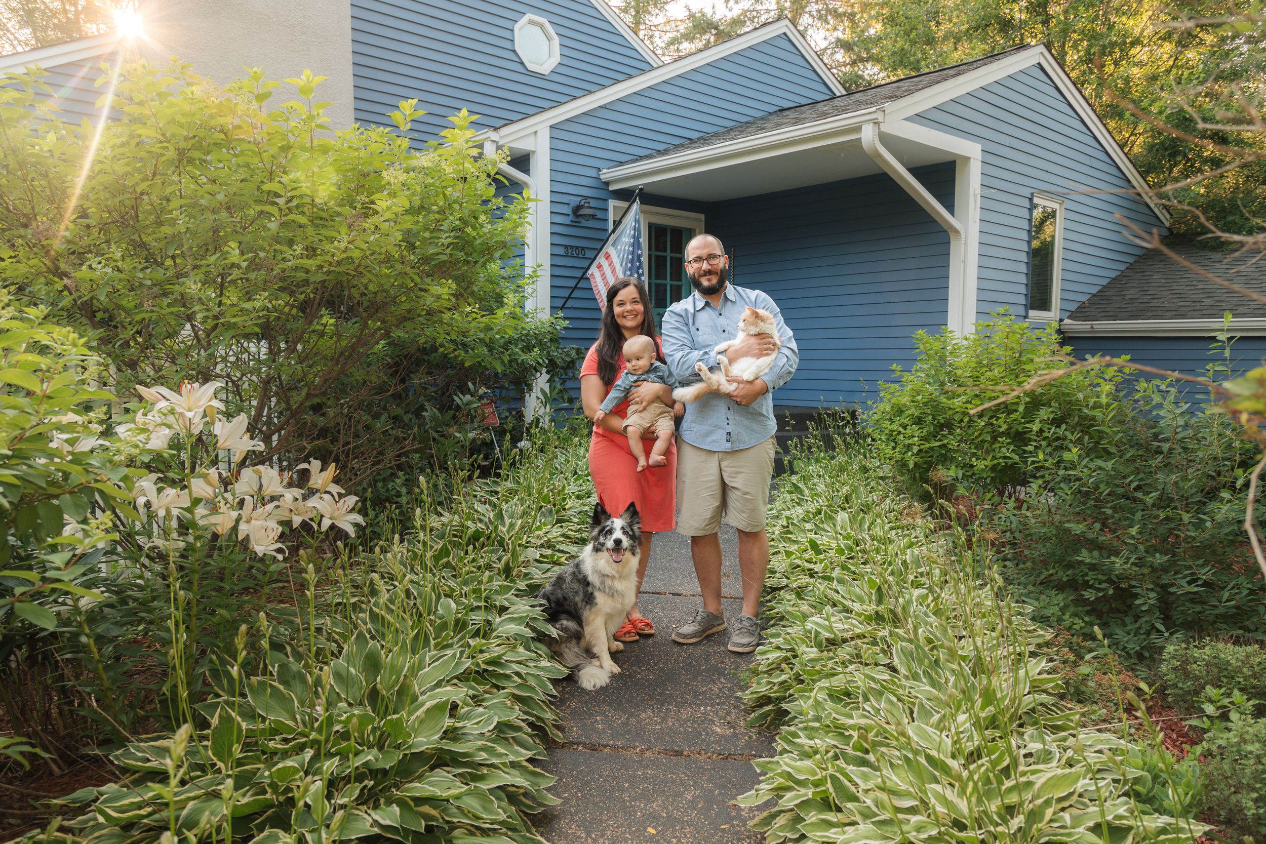 Backyard family portrait in Wayzata, MN