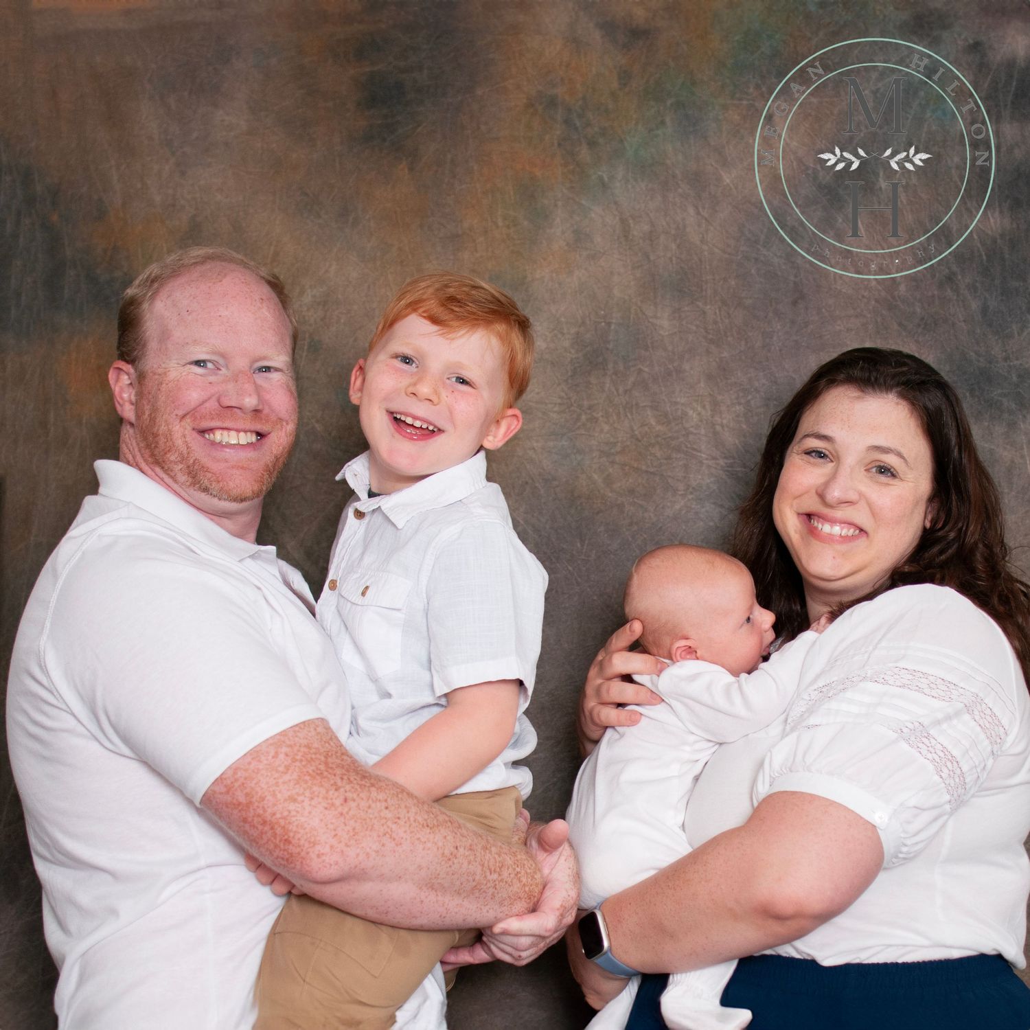 Family photo indoor backdrop with baby and toddler