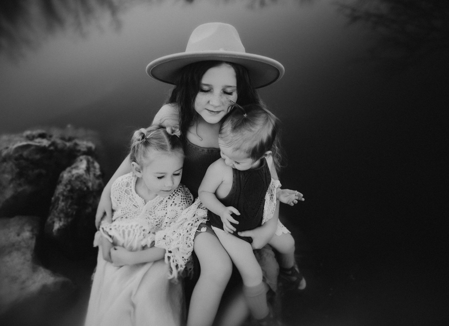 Michigan Based - Motherhood and maternity photographer.