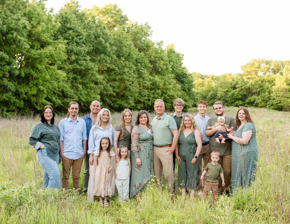 Multi-generational family photos in O’Fallon Missouri