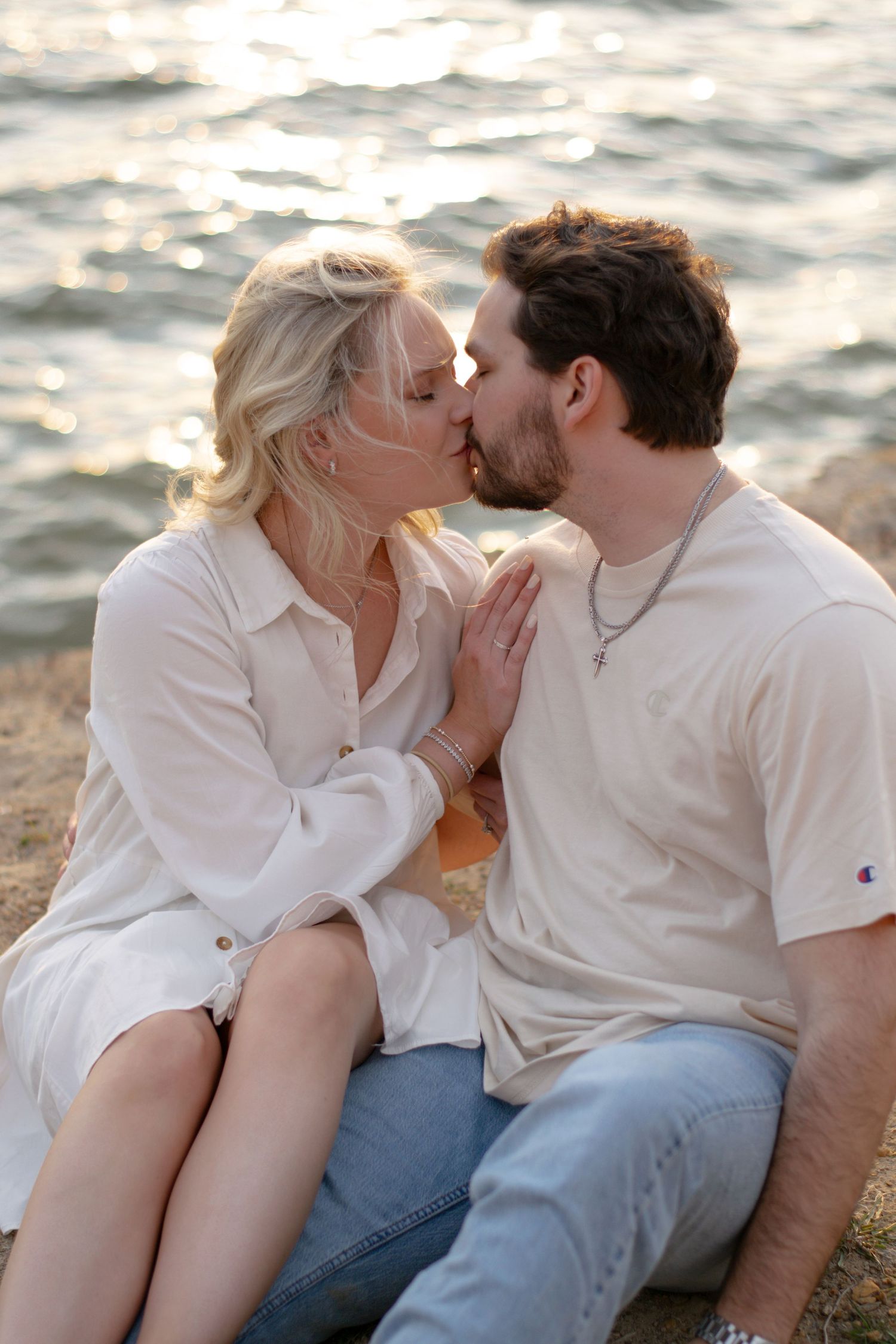 Couple at Lake Grapevine sitting and kissing