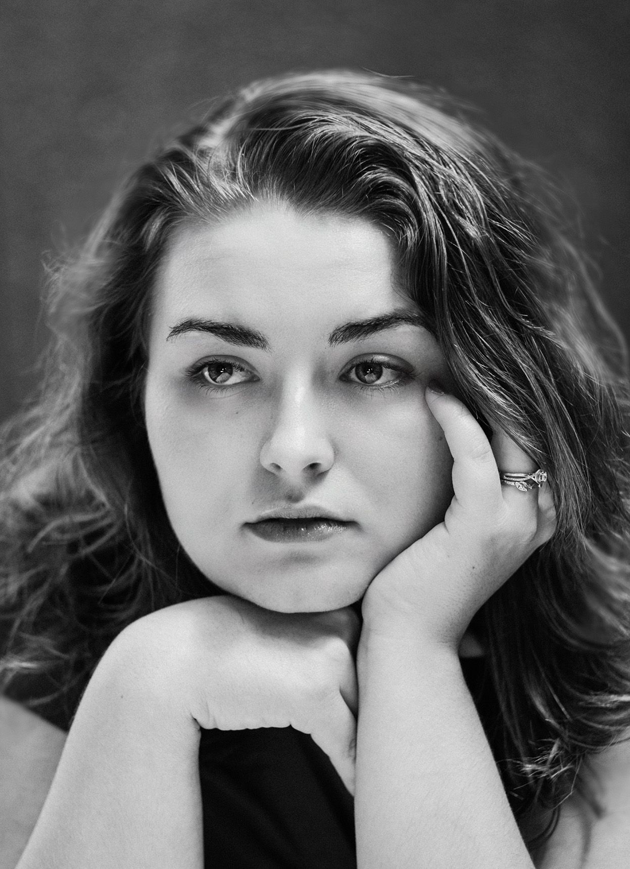 Portrait of a woman in black and white, Outdoor photography. Modeling  photography